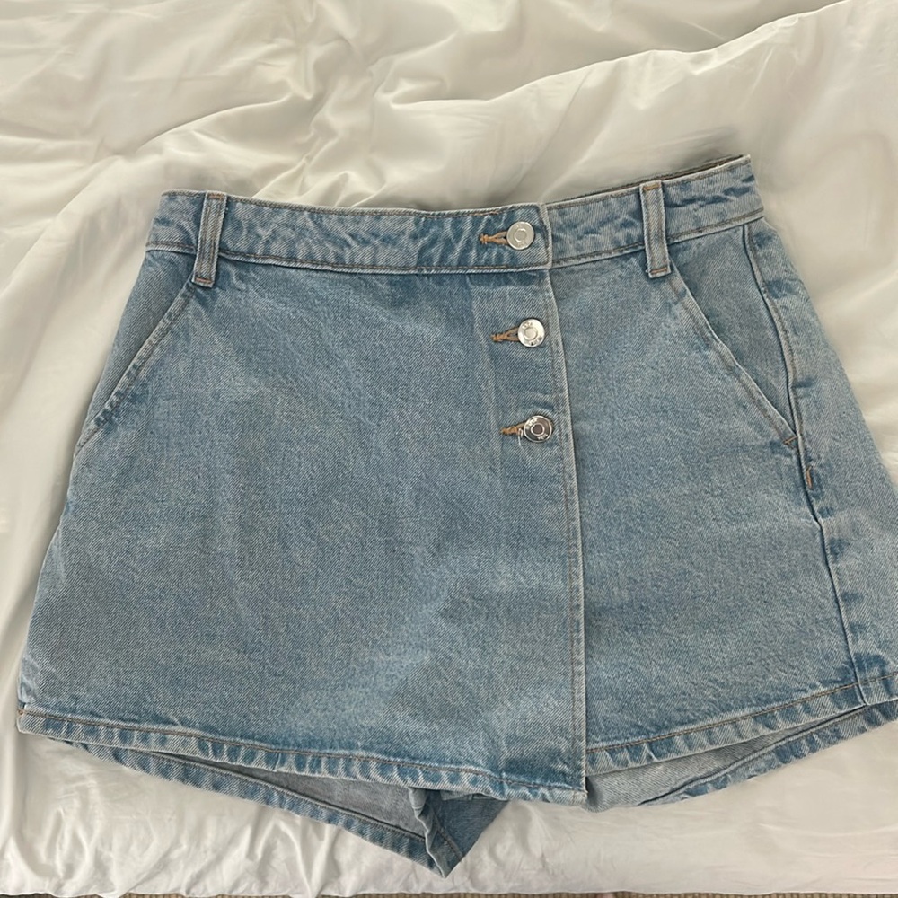 Zara light denim Blue Skort Asymmetrical Design 3 buttons size Small